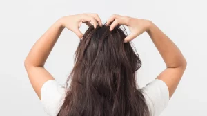 Pode usar shampoo a seco todos os dias? Veja benefícios e riscos