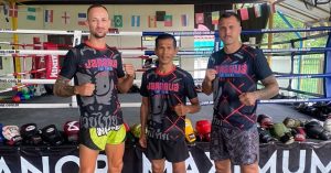 Muay Thai: Irmãos jaraguaenses passam temporada na Tailândia