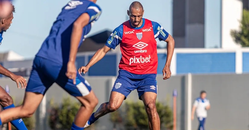 Futebol: Avaí renova contrato com o zagueiro Douglas