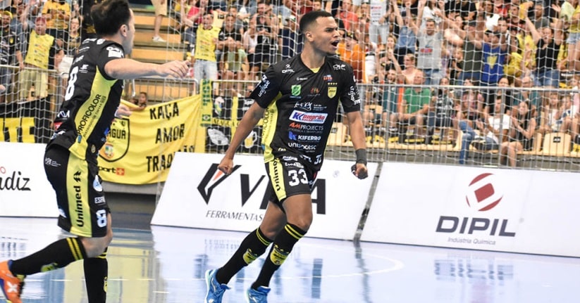 Futsal: Felipinho firma novo contrato com o Jaraguá