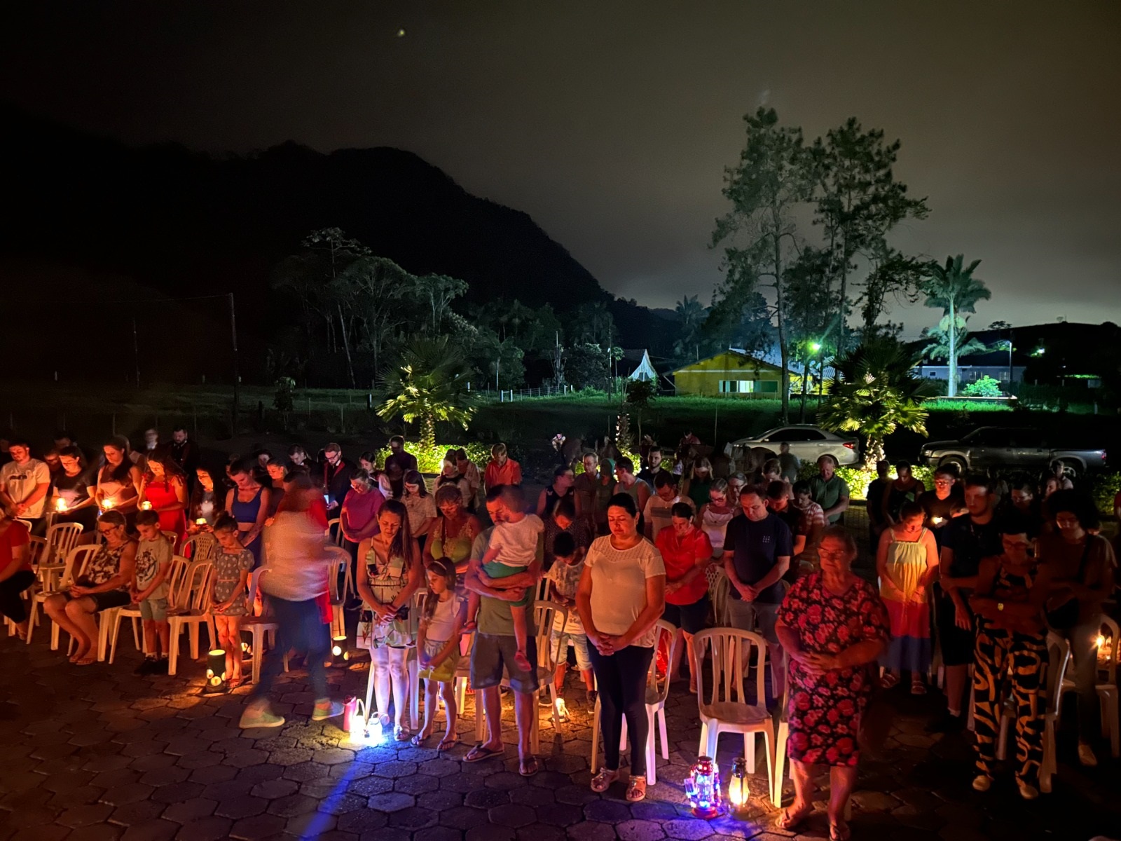 Rio da Luz celebra Adventnacht com caminhada das lanternas