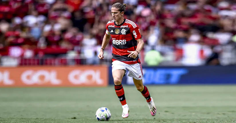 Aposentado do futebol, Filipe Luís recebe moção de aplausos da Câmara