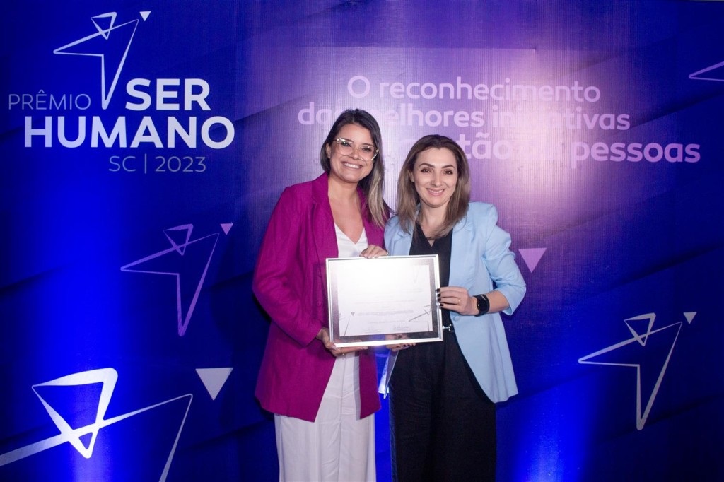 Enfermeira de Guaramirim recebe Prêmio Destaque de Enfermagem 2023 