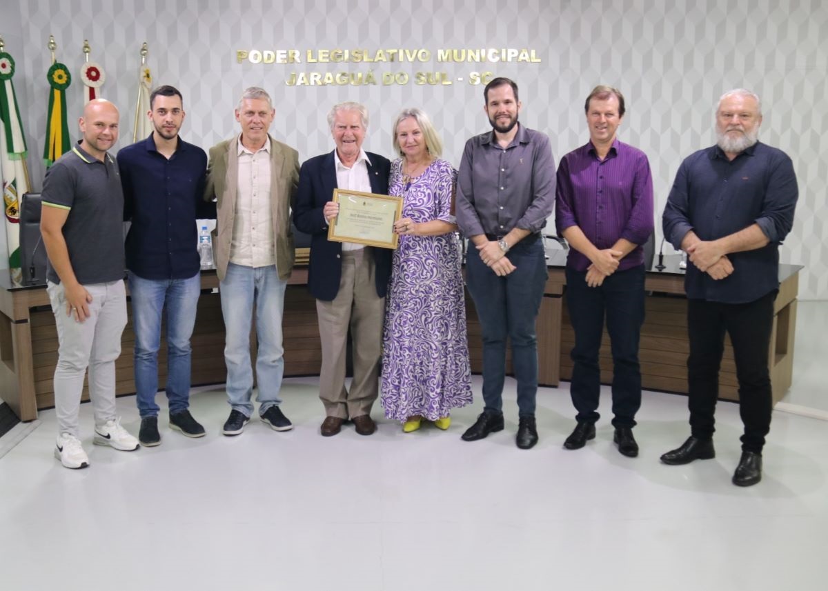 Câmara lembra dia do voluntário com homenagem a Rolf Hermann