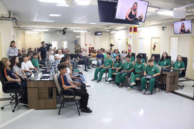 Vereadores mirins de 2024 recebem os seus diplomas