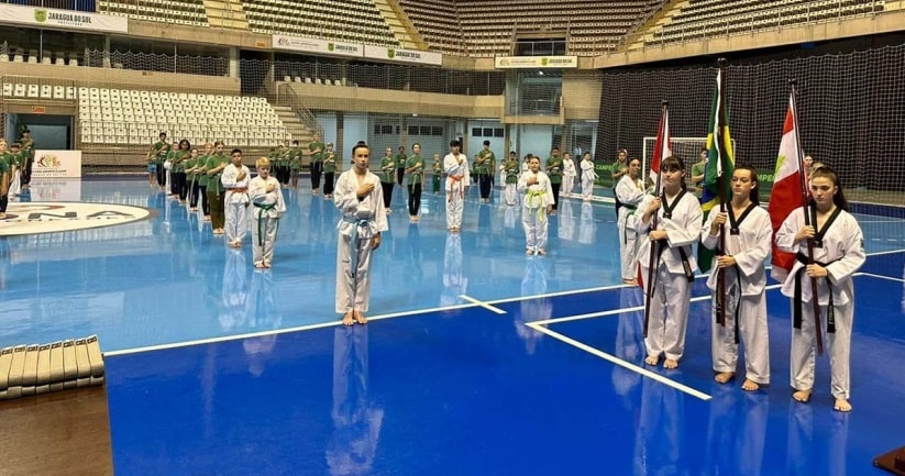 Taekwondo: Alunos dos projetos participam de Exame de Faixas