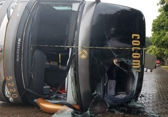 Acidente em Machadinho: Ônibus de Turismo Capota Deixando Várias Pessoas Feridas