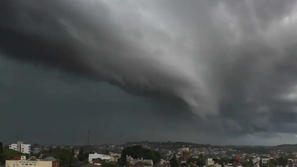 Risco de chuva forte em todas as regiões brasileiras