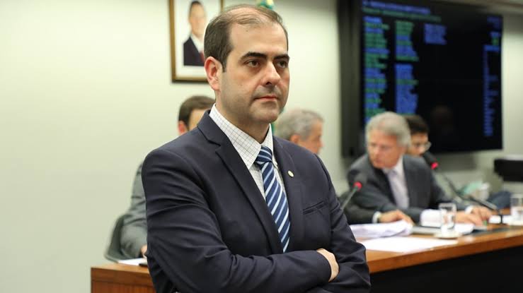 Política e Políticos – Chiodini com um pé em Itajaí