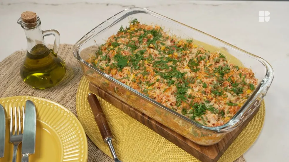 Receitinha de arroz com queijo e outros ingredientes