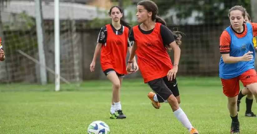 Futebol: Jovem promete à falecida mãe que será atleta profissional e passa na seletiva do Criciúma