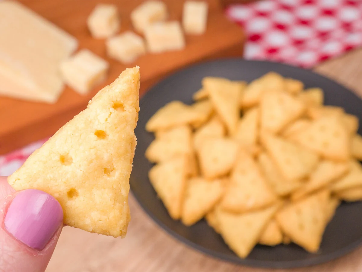 Biscoito de parmesão com 3 ingredientes