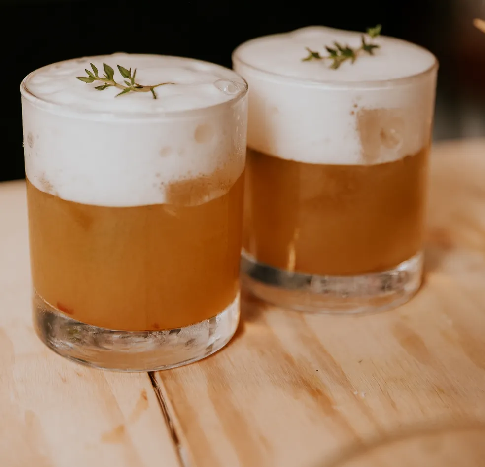 Cafuringa: drink sem álcool com caldo de cana, geleia de pimenta e espuma de gengibre