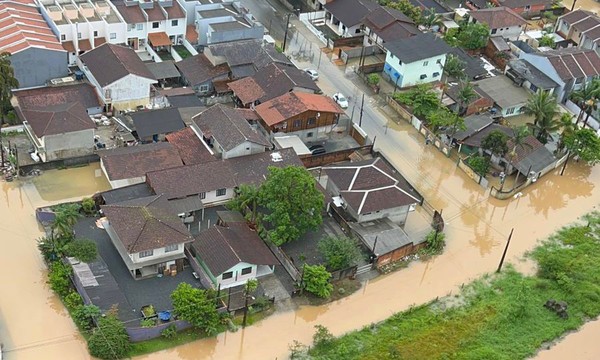 Governador visita cidades atingidas pelas chuvas e local de vazamento químico, na Serra Dona Francisca