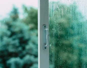 Porque abrir as janelas da casa quando chove?