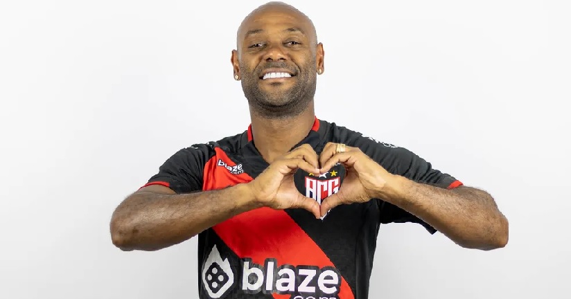 Futebol: Atlético-GO anuncia atacante Vagner Love