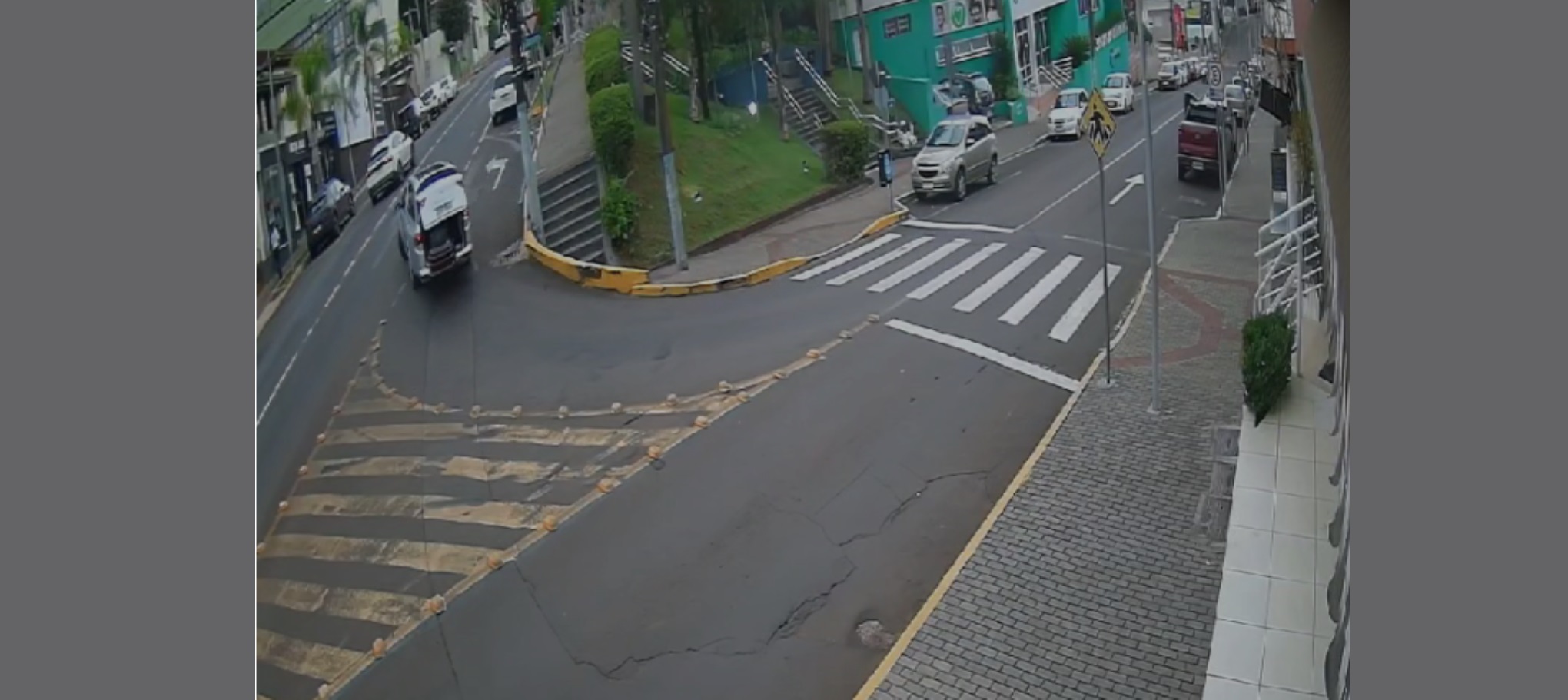 Funerária perde caixão no centro de município catarinense (VÍDEO)