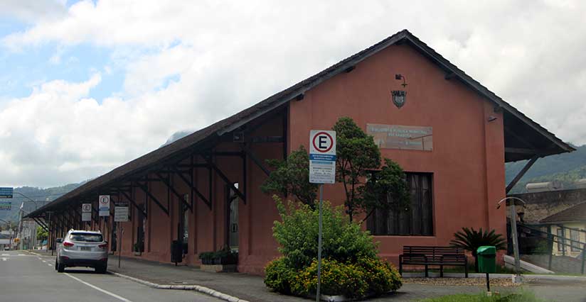 Biblioteca – sábado tem roda de histórias para pais e filhos