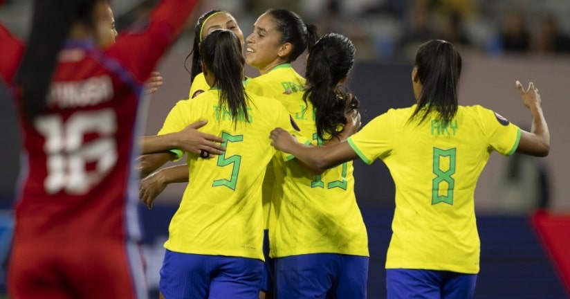 Futebol: Brasil goleia e garante liderança no Grupo B da Copa Ouro