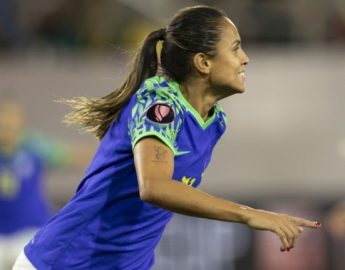 Futebol: Seleção Feminina vence e se classifica para o mata-mata da Copa Ouro