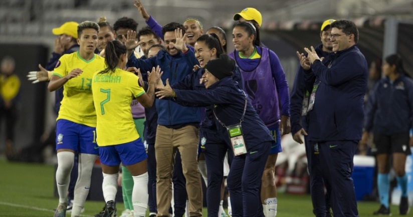 Futebol: Brasil goleia e garante liderança no Grupo B da Copa Ouro