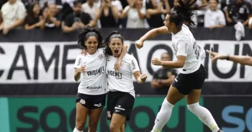 Futebol: Corinthians derrota Cruzeiro e leva a Supercopa do Brasil