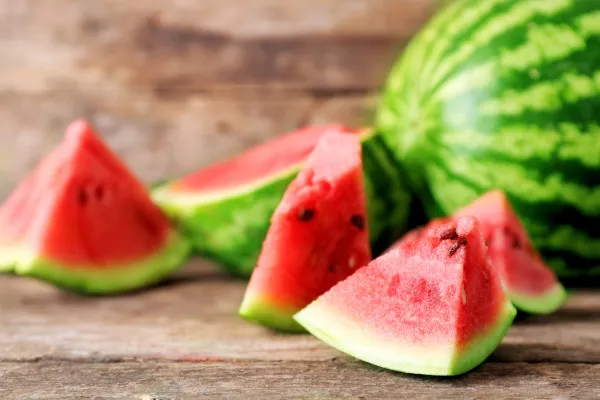 Benefícios de comer melancia todos os dias: o que acontece com o seu corpo quando você ingere a fruta com frequência