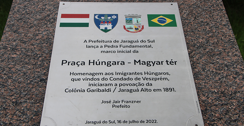 Obras na Praça Húngara Magyar Tér, no Garibaldi, inicia a construção