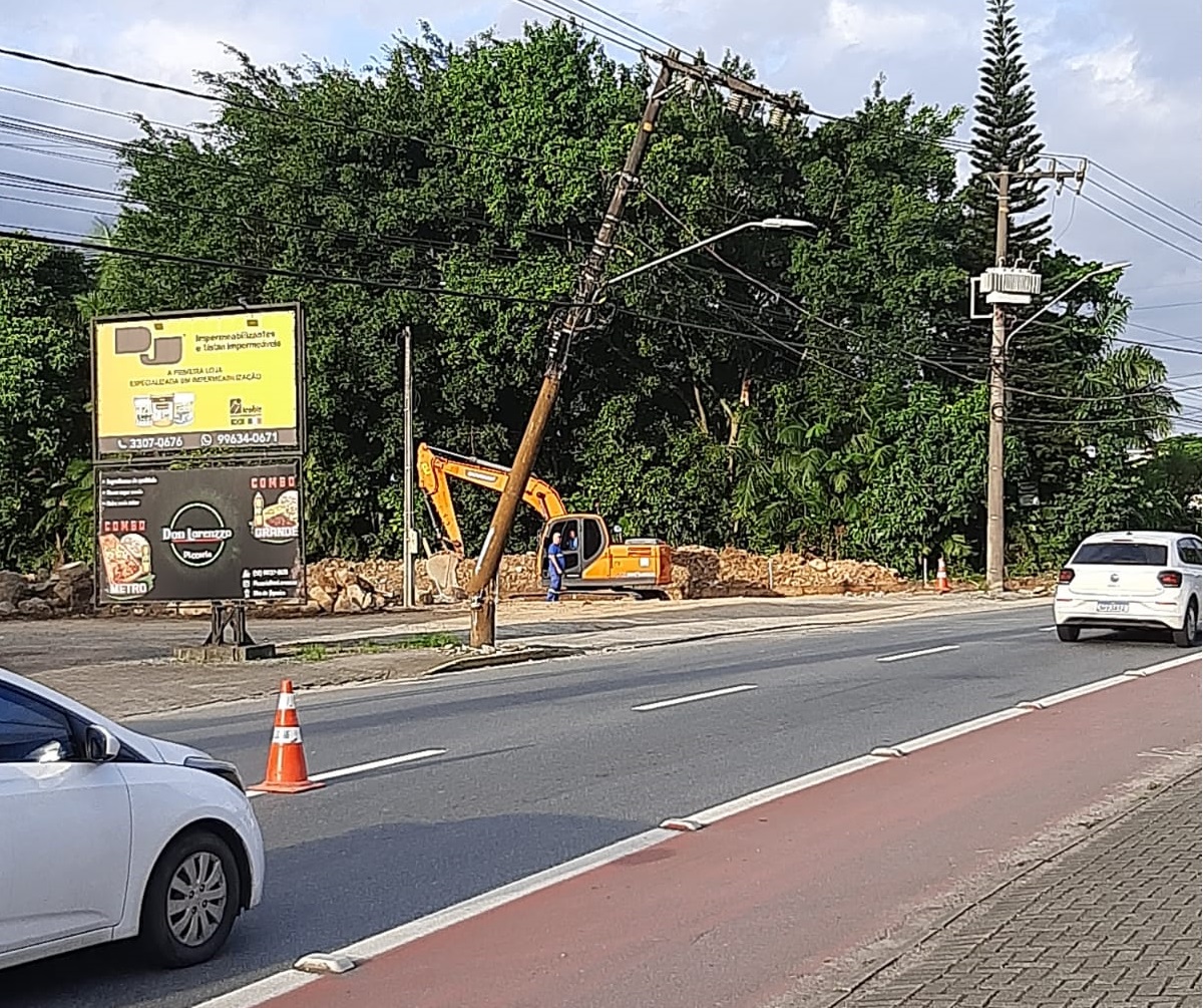 Acidente de trânsito em Jaraguá do Sul deixa bairros sem energia