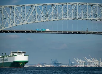 Ponte nos EUA desaba após choque de embarcação; 20 pessoas estão desaparecidas – Vídeo