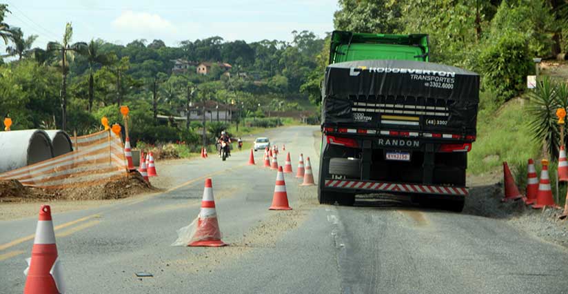 SC-108 – Obras iniciais da duplicação já são visíveis