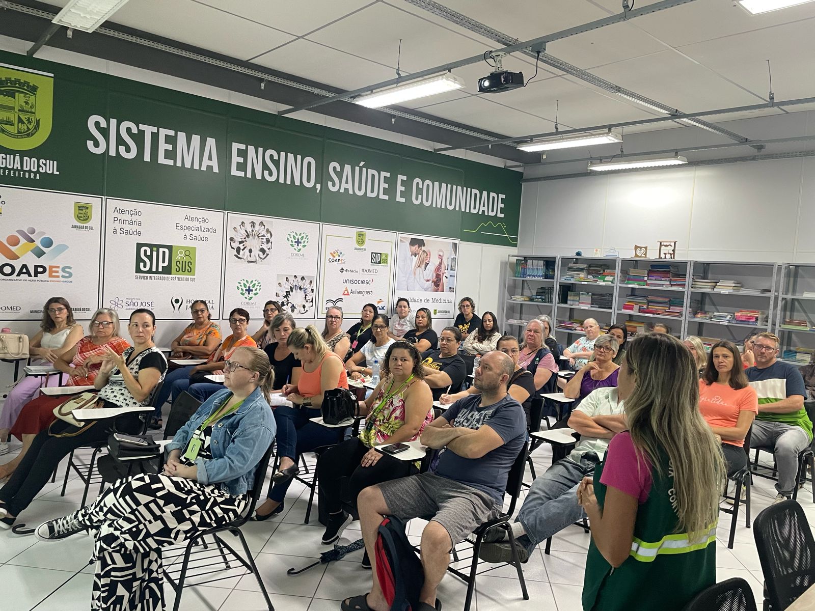 Agentes Comunitários de Saúde recebem capacitação sobre dengue