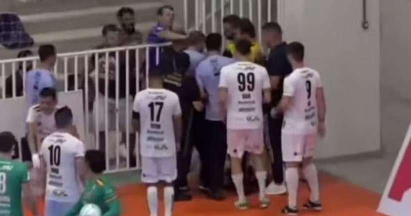 Futsal: Blumenau reclama de agressão contra os atletas em São Lourenço