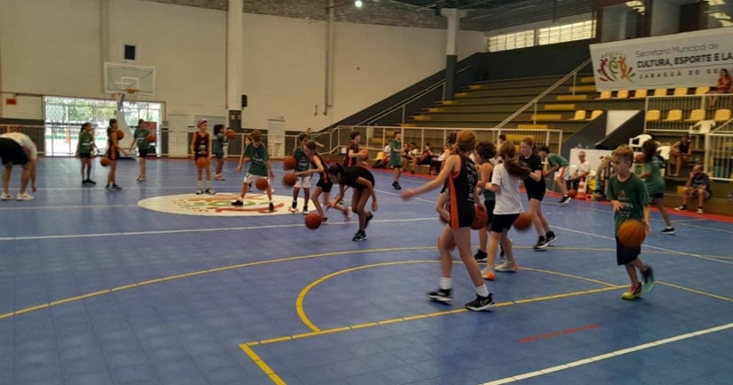 A Bola da Vez: Projeto realiza clínica de capacitação em Jaraguá do Sul