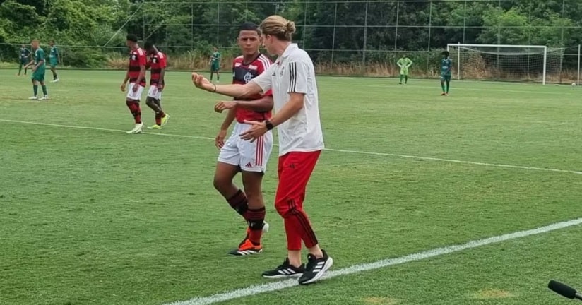 Futebol: Filipe Luís estreia como técnico da base do Flamengo