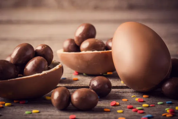 Por que presentear com ovos de chocolate na Páscoa: origens e significado