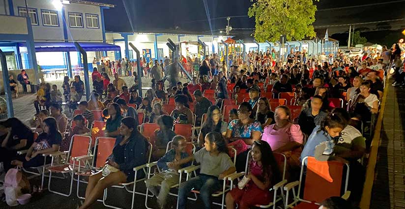 Cinemóvel a céu abeto atrai bom público em Guaramirim