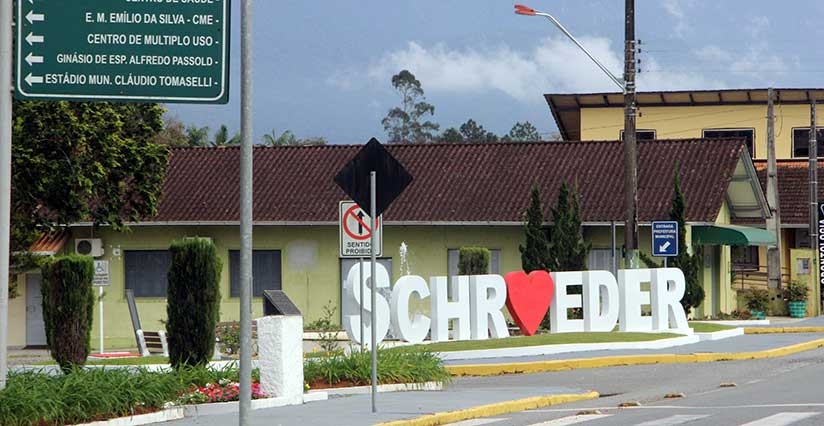 Schroeder lança edital para adoção de canteiros e praças