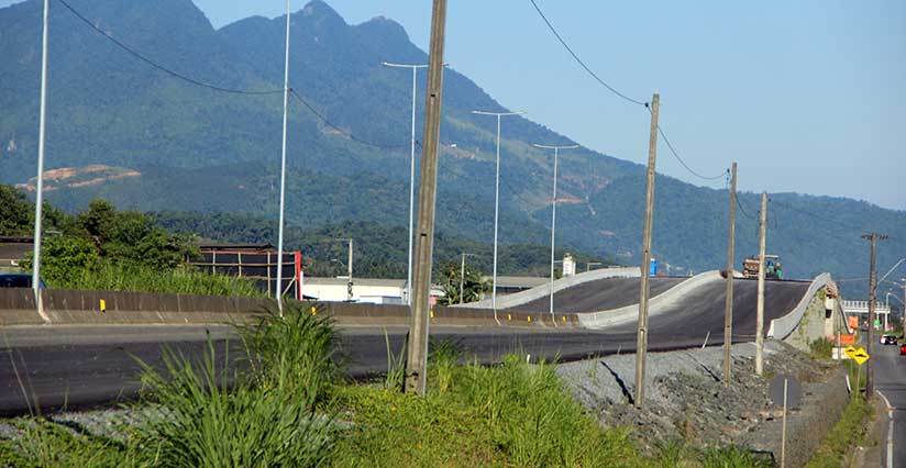 BR-280: estrutura superior de viaduto será liberada segunda-feira