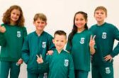 Educação inicia a entrega de kits de uniformes escolares
