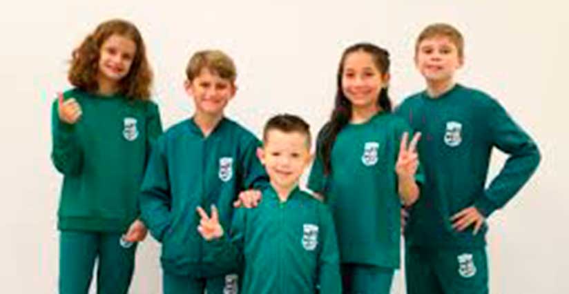 Educação inicia a entrega de kits de uniformes escolares