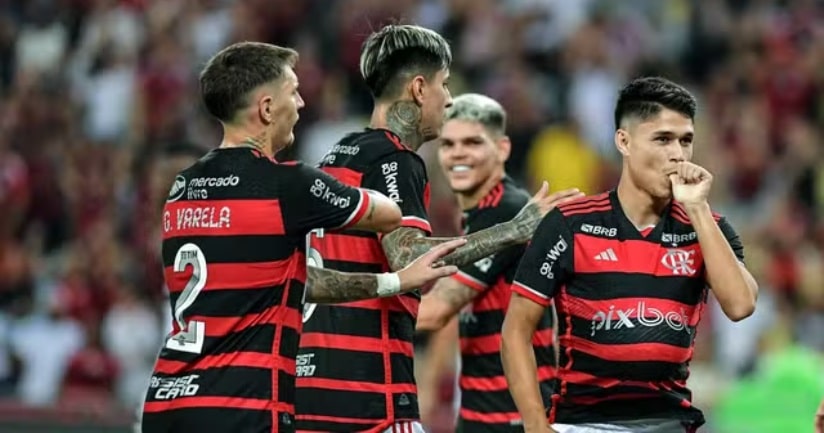 Futebol: Flamengo vence e assume a liderança do Brasileirão