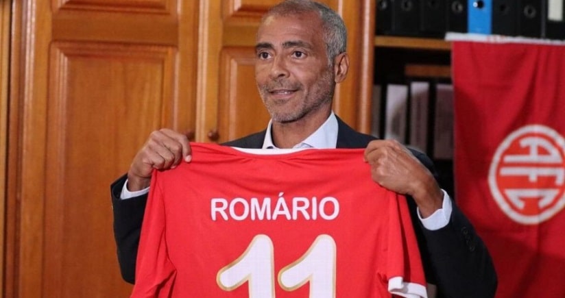 Futebol: Romário oficializa retorno aos gramados