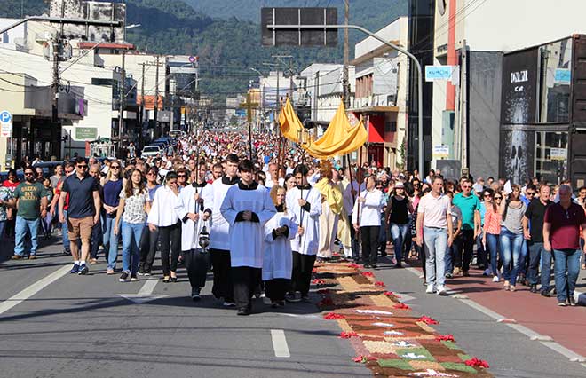 Corpus Christi: Igreja celebra com missas e procissões na quinta-feira
