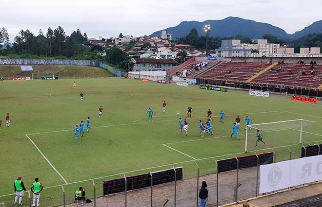 Juventus vence, no sufoco, na abertura do Catarinense
