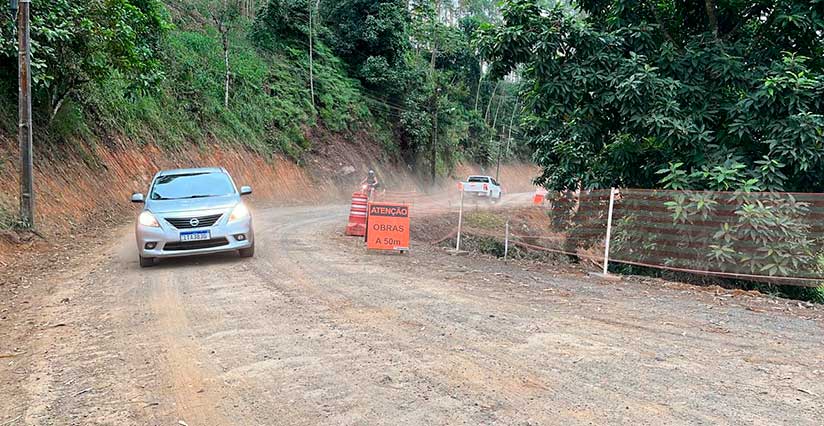 Ruas no bairro Ilha da Figueira são preparadas para pavimentação