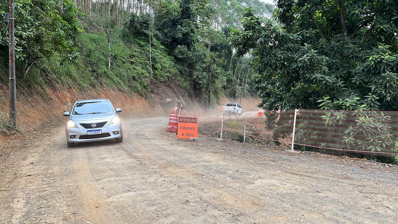 Rua Antônio Ribeiro está em obras e requer atenção dos motoristas