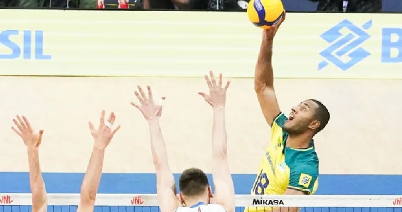 Vôlei: Com erro de arbitragem, Brasil amarga derrota para Itália no Maracanãzinho