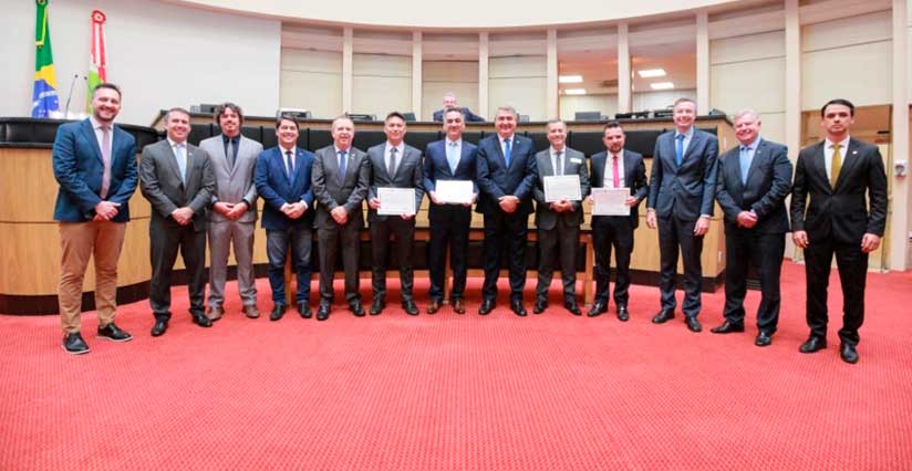 Delegados da Polícia Civil recebem homenagem da Assembleia Legislativa