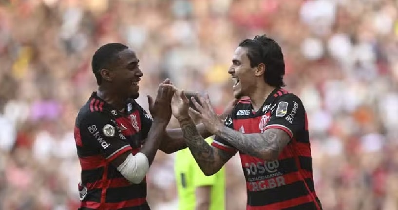 Futebol: Flamengo vence o Corinthians e dorme na liderança do Brasileirão